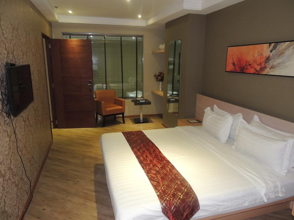 Dela Chambre Hotel Manila Bagian luar foto