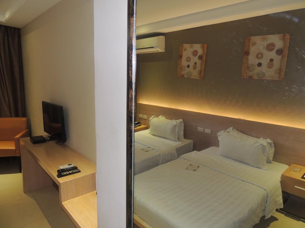 Dela Chambre Hotel Manila Bagian luar foto